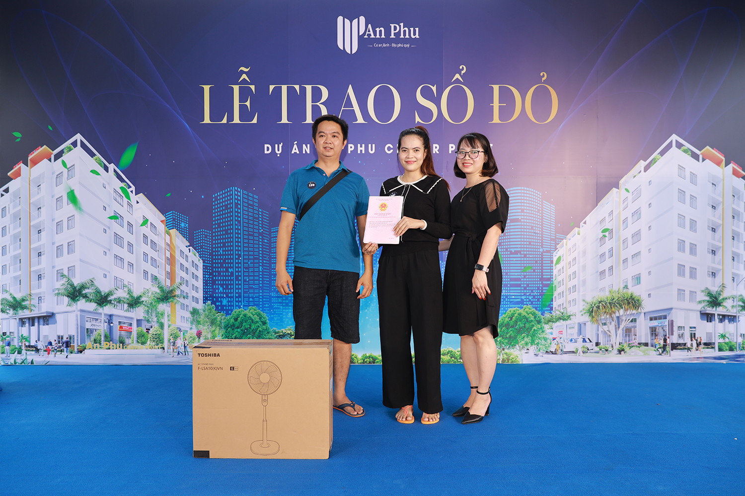Lễ trao sổ đỏ cho cư dân tại dự án An Phú Center Point