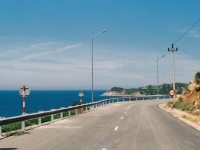 tuyến đường ven biển dài 1.700 km từ tỉnh Quảng Ninh đến tỉnh Kiên Giang